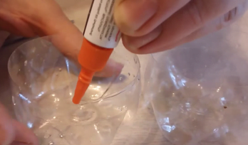 Application of glue on a part from a bottle
