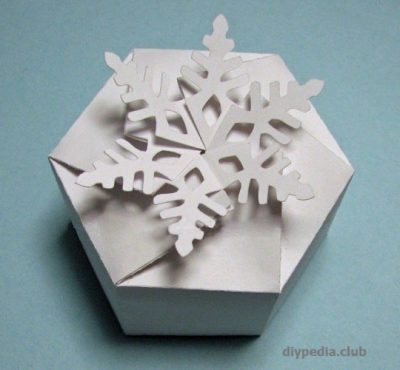Подарочная коробка-снежинка