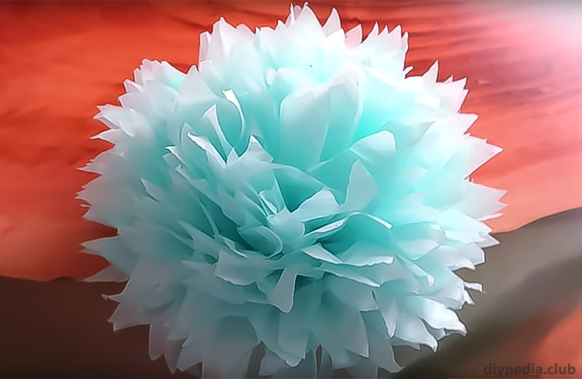 бумажный цветок с лепестками