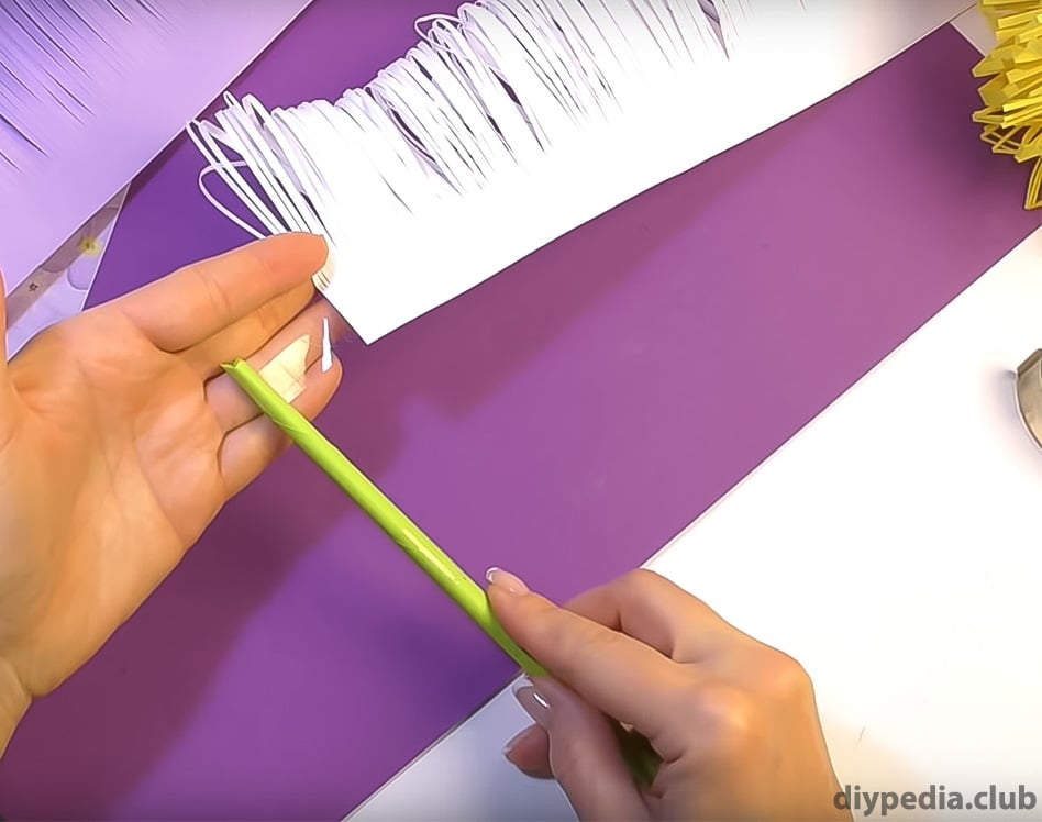 forming a paper flower